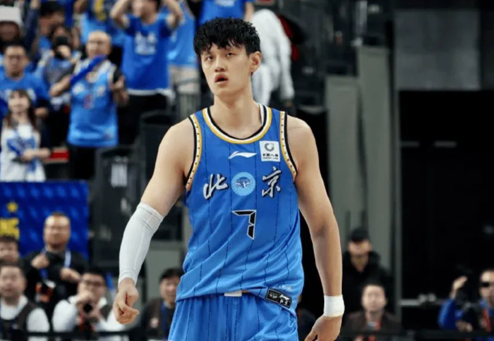 leyu官方入口-曾凡博腰伤麻烦了！归期待定，顺便恢复手指伤势，许利民压力山大|周鹏|赵睿|周琦|复出|受伤_新浪体育_新浪新闻